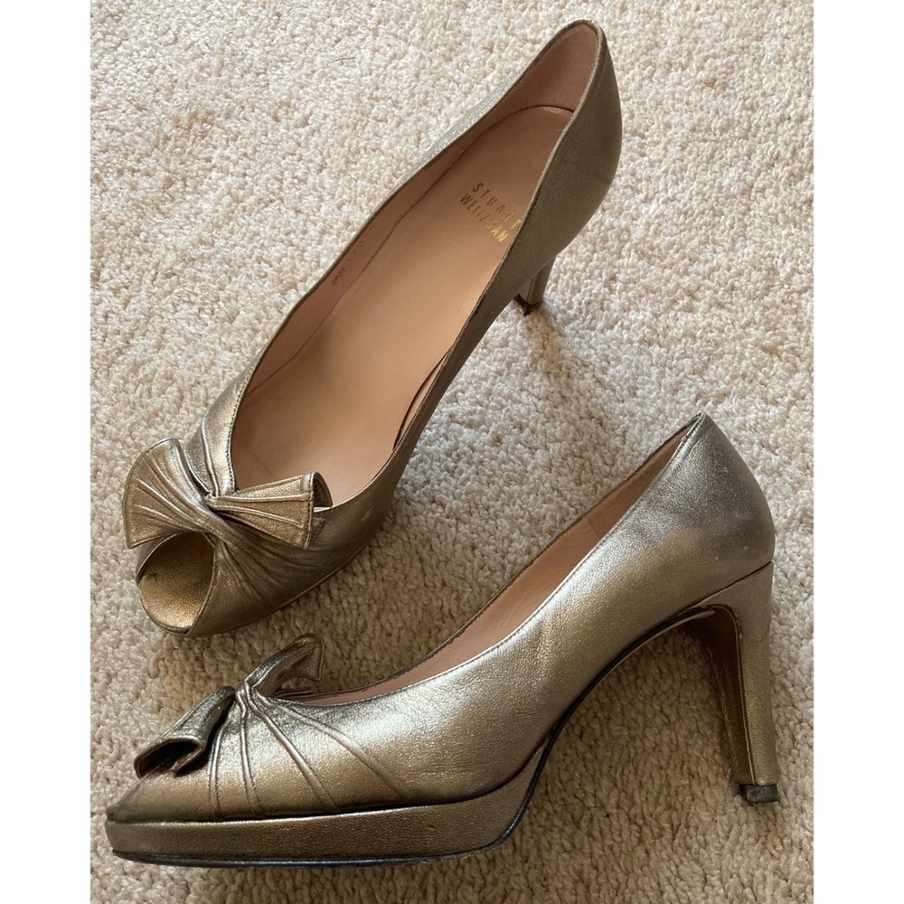 Stuart Weitzman Leather Gold Metallic Peep Toe Bow Heels